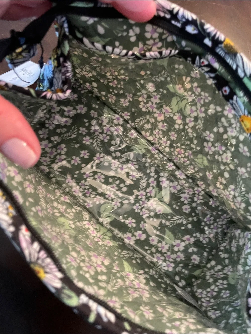 NWT Vera Bradley Trapeze Cosmetic Makeup Travel Bag Daisies Print